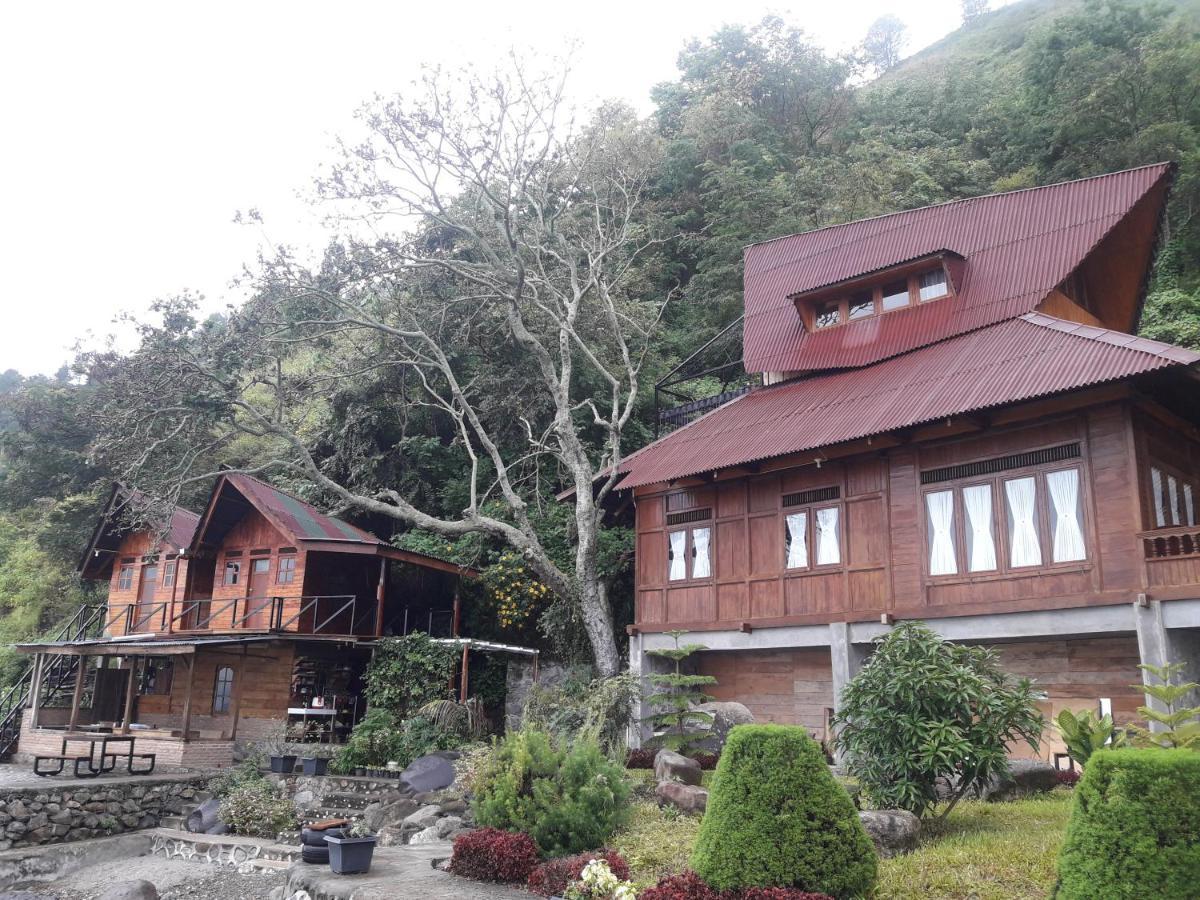 Pondok Berata Dapdap Balige Exteriör bild