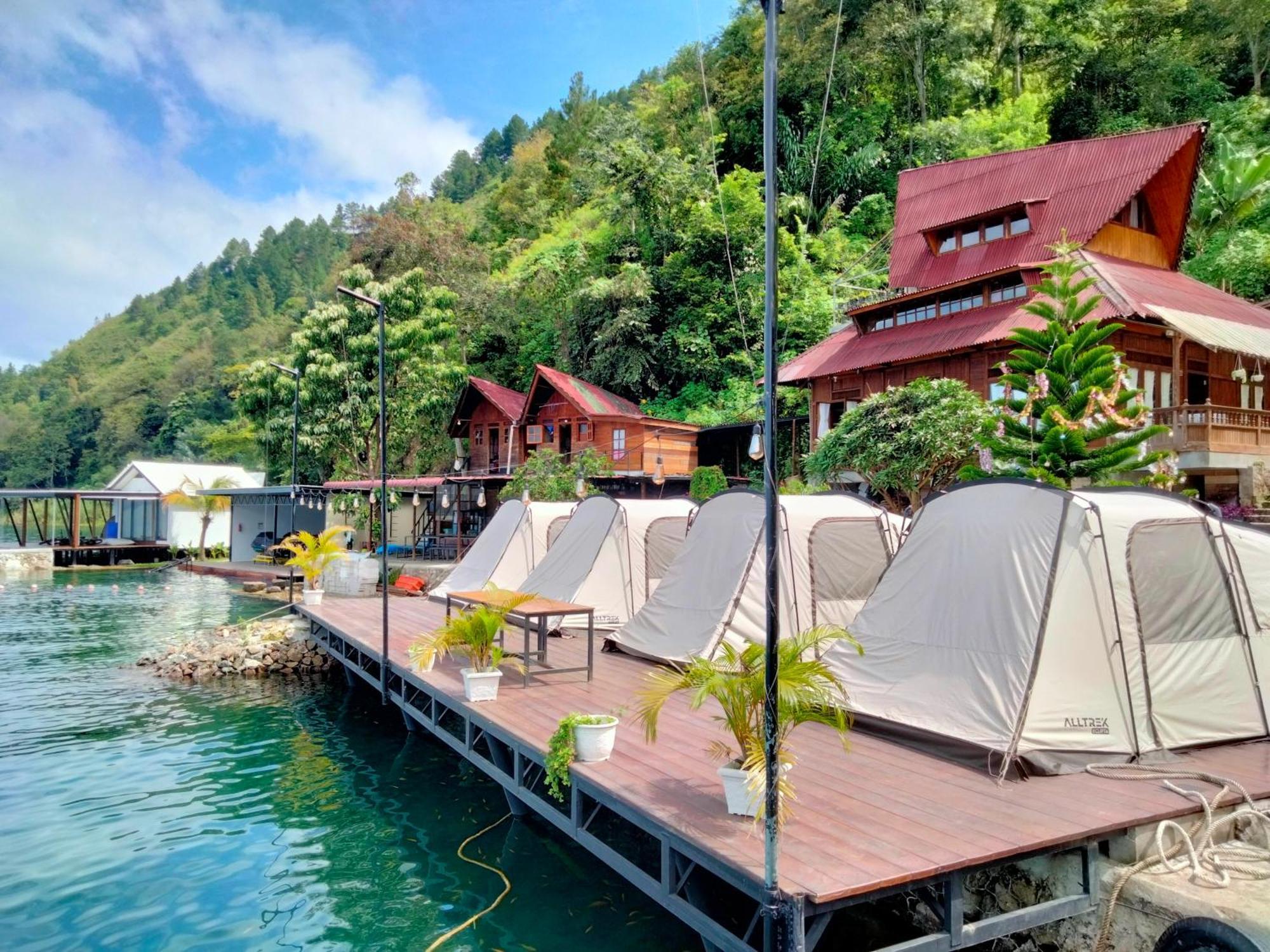 Pondok Berata Dapdap Balige Exteriör bild